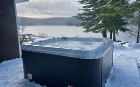 Chalet le Huard directement au bord du lac