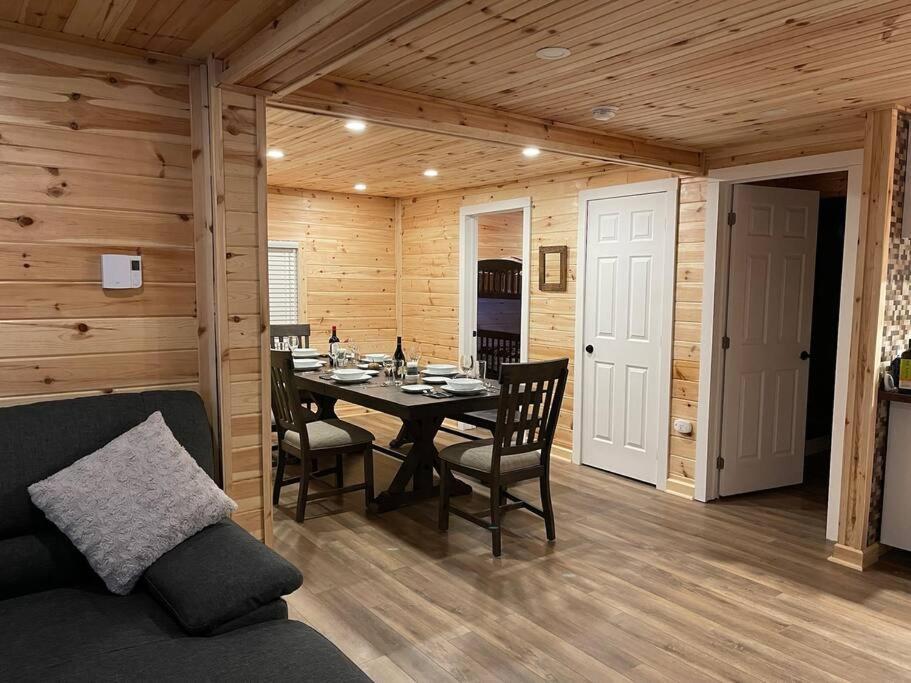 Chalet le Huard directement au bord du lac Saint-Zénon Extérieur photo