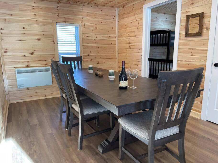 Chalet le Huard directement au bord du lac Saint-Zénon Extérieur photo