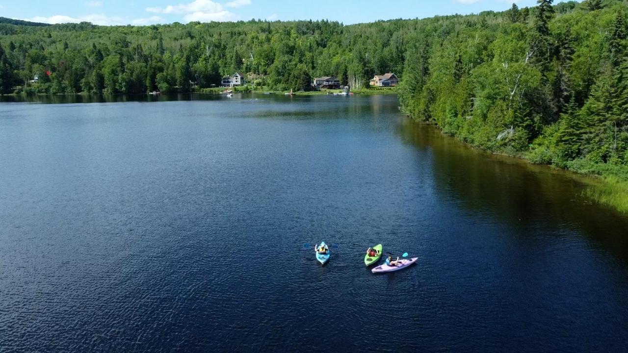 Chalet le Huard directement au bord du lac Saint-Zénon Extérieur photo