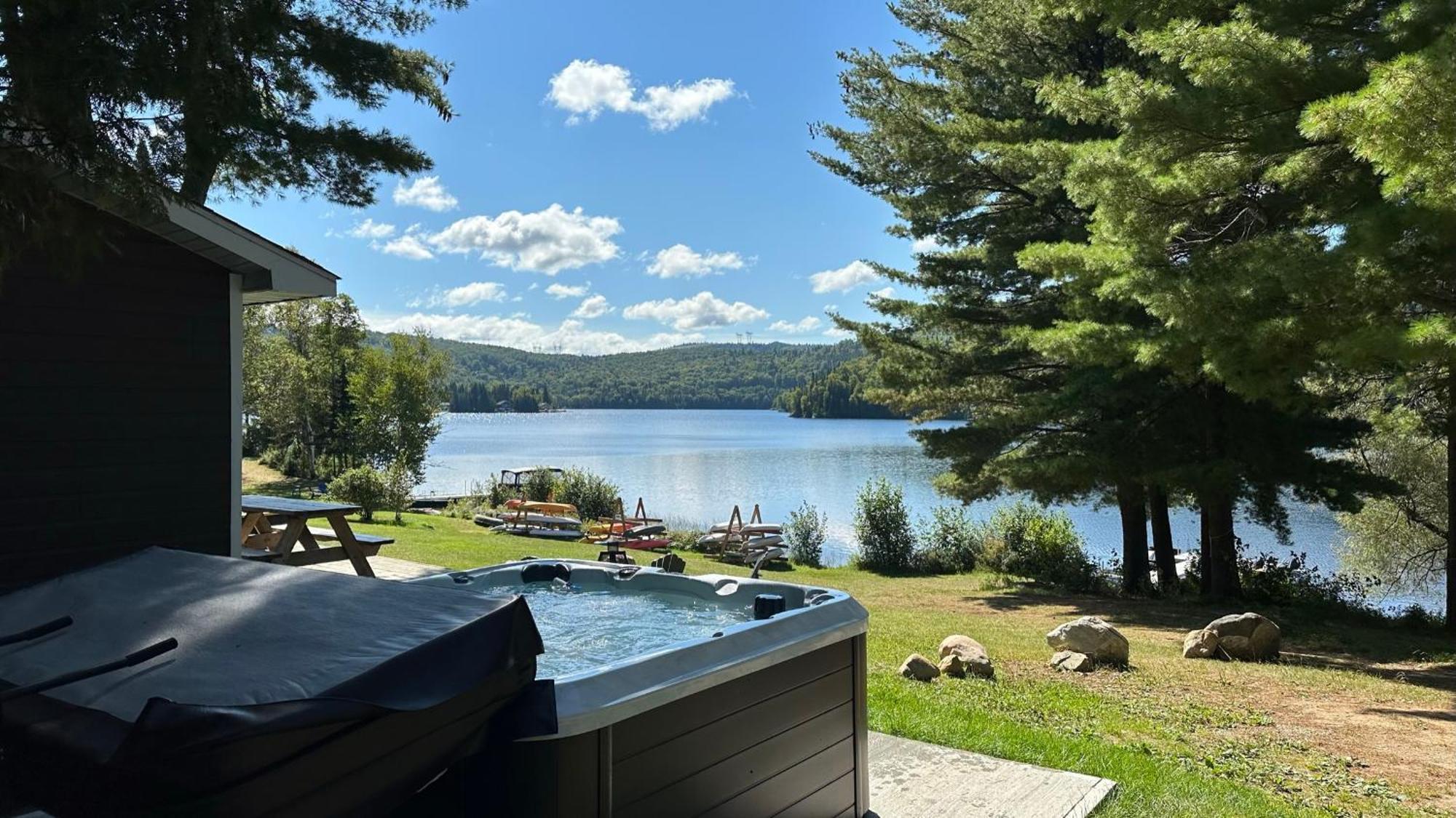 Chalet le Huard directement au bord du lac Saint-Zénon Extérieur photo