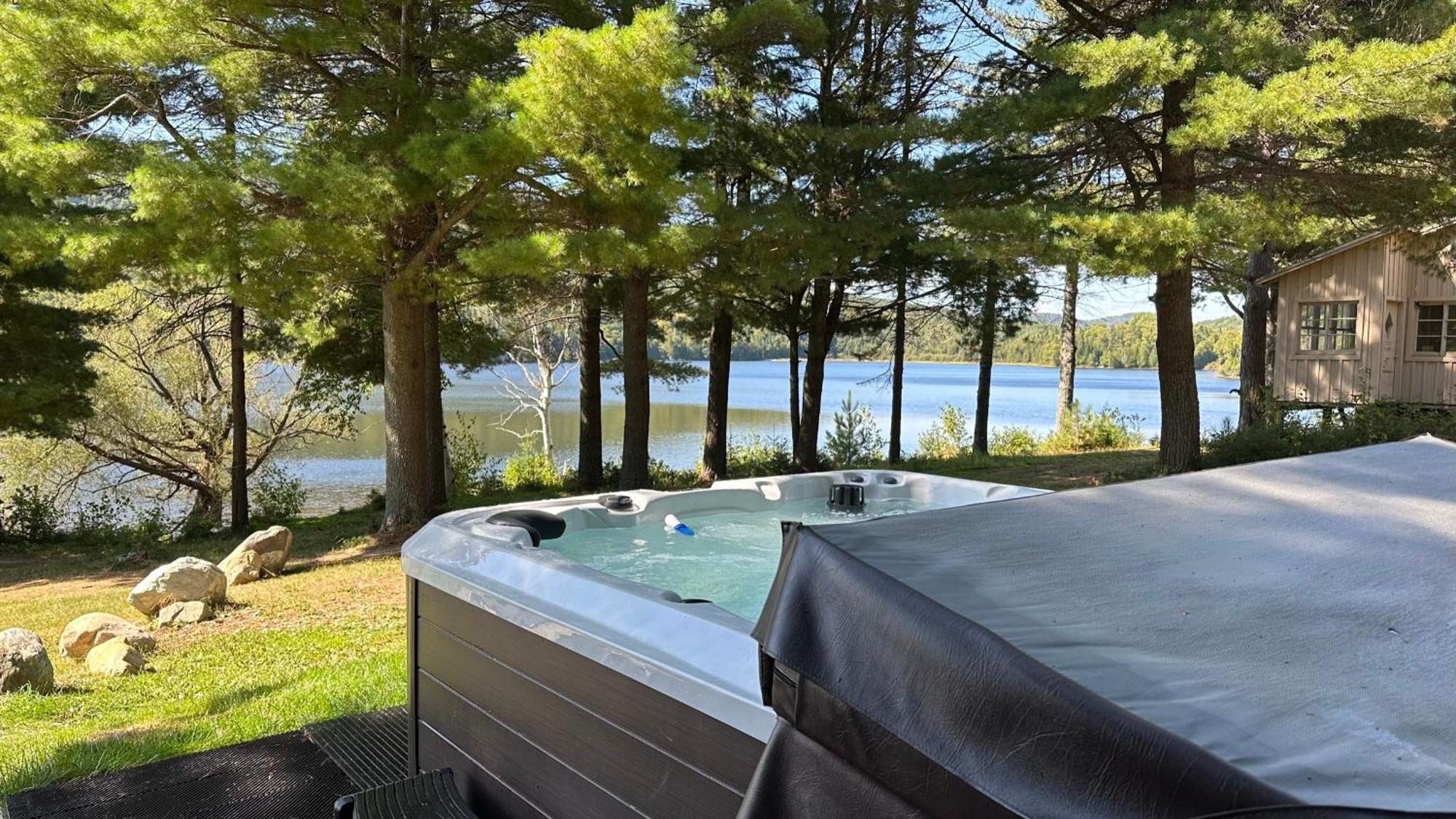 Chalet le Huard directement au bord du lac Saint-Zénon Extérieur photo